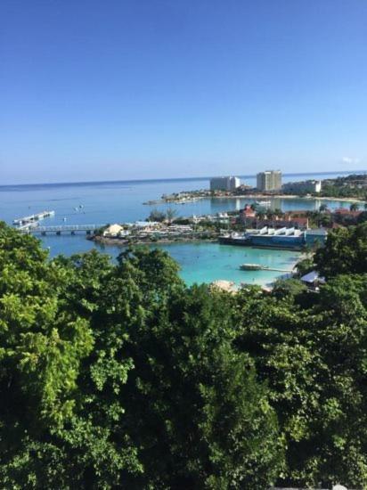 Columbus Heights Apartment Ocho Rios Exterior photo